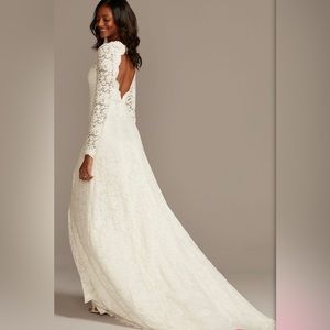 Wedding dress, brand new, never worn or altered. Ivory, size 8. Still has tags.